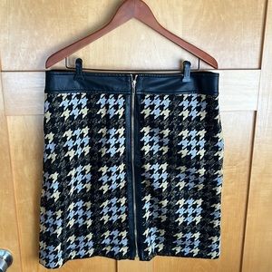 New! J.McLaughlin Metallic Houndstooth Skirt